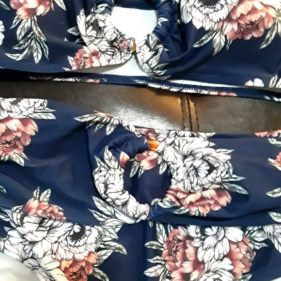 Bikini - Picture 3 of 3